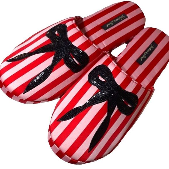 Victoria Secrets house slippers size Medium 7-8 womans also fits 9-10 (9 7/8in) - Picture 1 of 11
